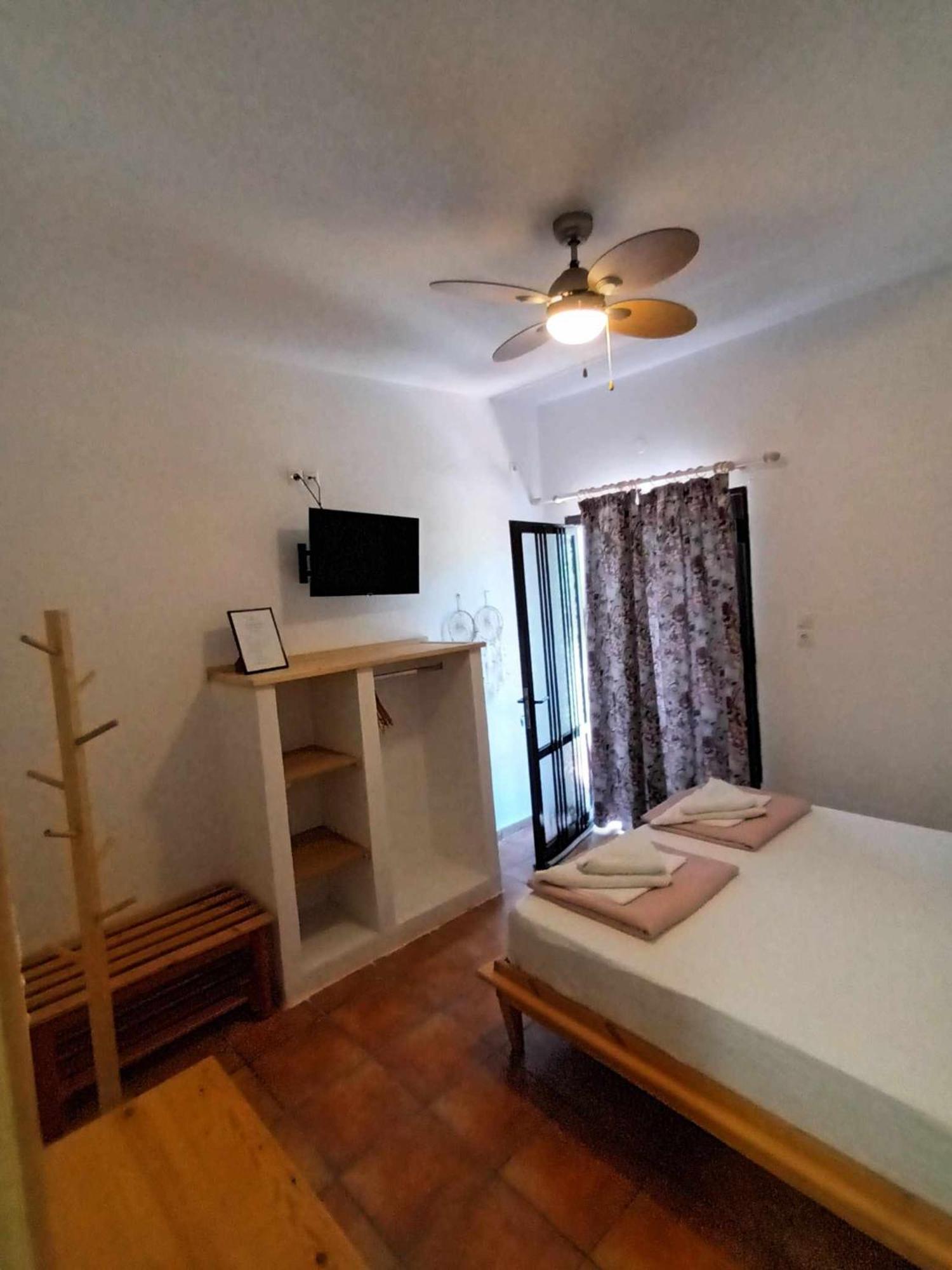 Achillion B&B Paralía Skotínis Εξωτερικό φωτογραφία