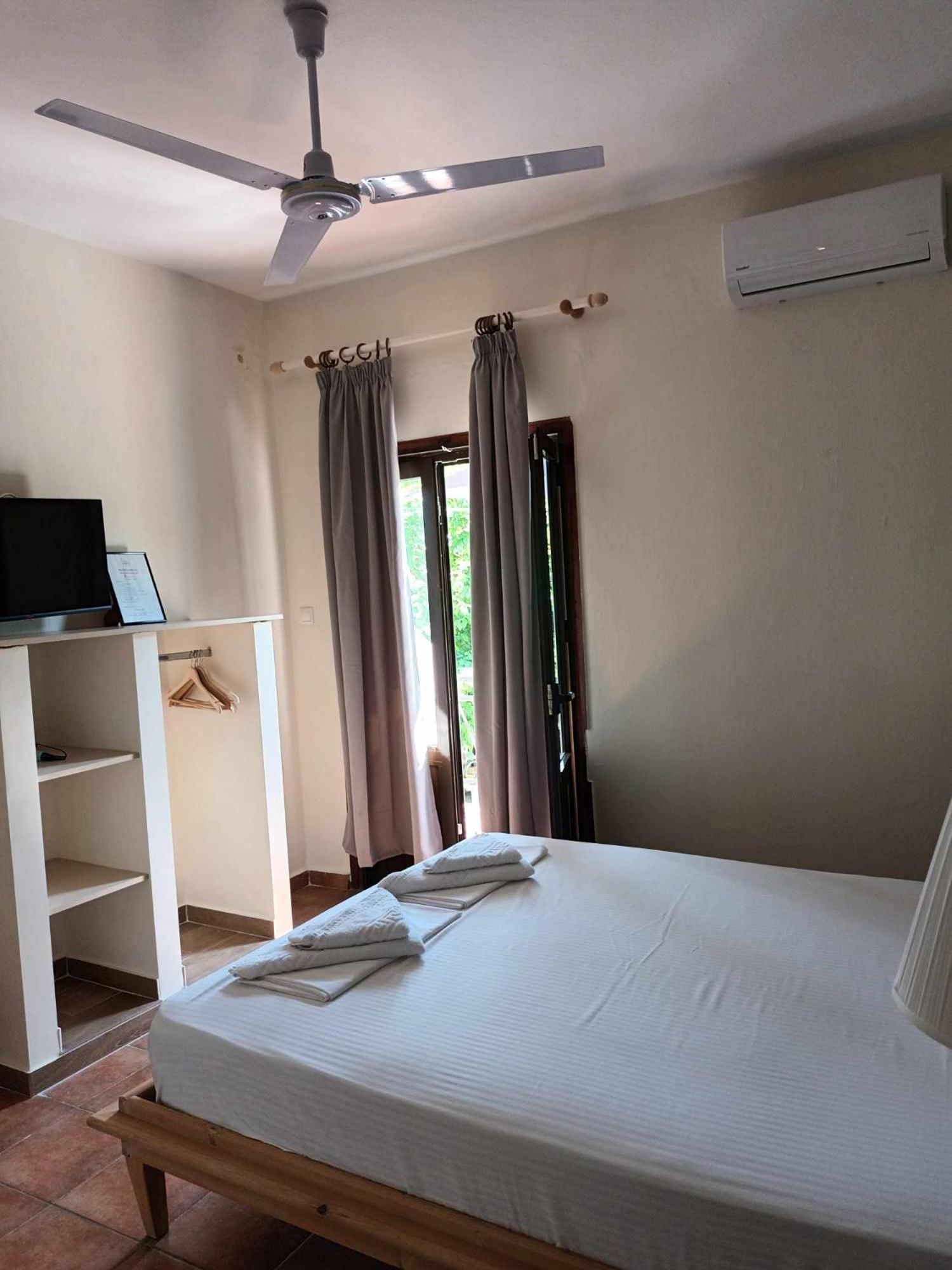 Achillion B&B Paralía Skotínis Εξωτερικό φωτογραφία